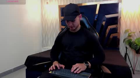 Snapshot of noah_clarkk chatting on 04/26/26, 05:38 Noah online show from 04/26/26, 05:38