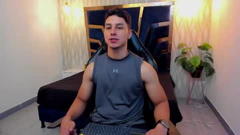 Snapshot of noah_clarkk chatting on 04/29/26, 03:38 Noah online show from 04/29/26, 03:38
