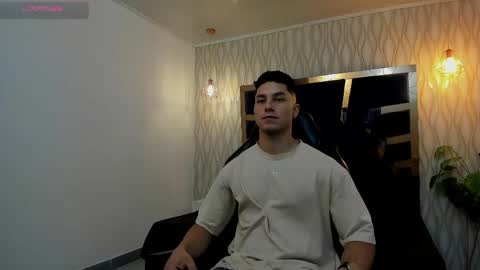 Snapshot of noah_clarkk chatting on 04/30/26, 05:19 Noah online show from 04/30/26, 05:19
