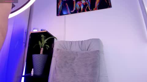 noah_devil_ online show from 09/21/25, 08:32