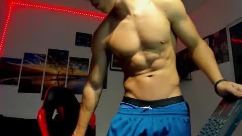 noah_flynn1 online show from 12/01/25, 07:46