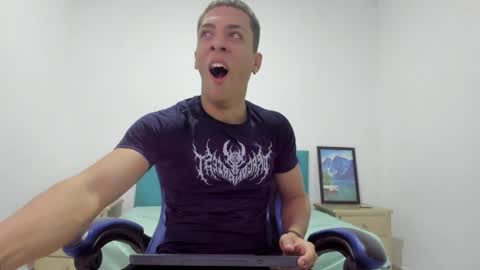 noah_flynn1 online show from 04/06/26, 08:04