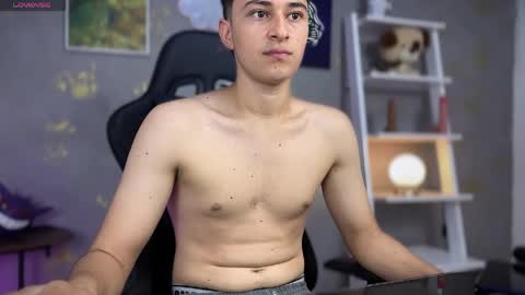 Snapshot of noah_magno chatting on 03/26/26, 12:33 noah online show from 03/26/26, 12:33