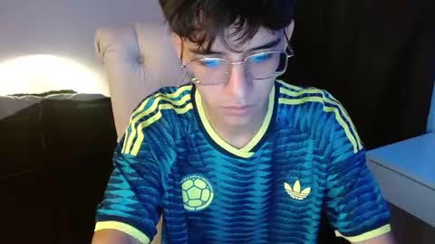 Snapshot of noah_millerx_ chatting on 07/08/26, 12:04 noah online show from 07/08/26, 12:04
