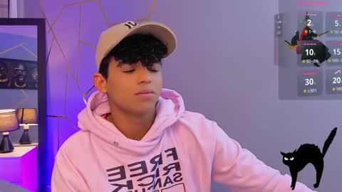 noah_smith04 online show from 10/27/25, 03:16