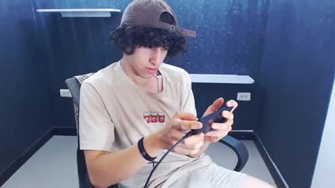 noah_sokolov online show from 12/18/25, 03:29