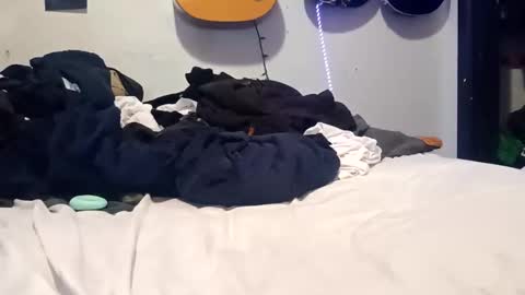 Noah Wesley online show from 11/22/25, 06:01