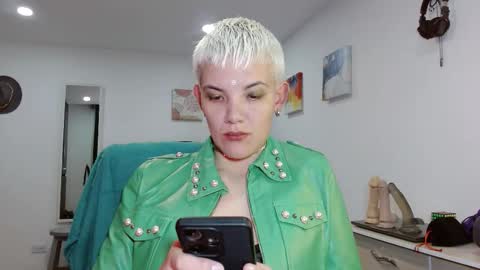 Snapshot of noahakeew chatting on 02/16/26, 05:03 Noah online show from 02/16/26, 05:03