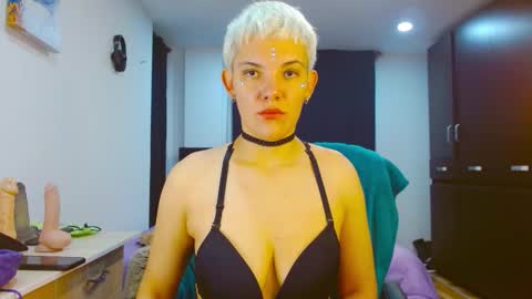 Snapshot of noahakeew chatting on 02/23/26, 10:51 Noah online show from 02/23/26, 10:51