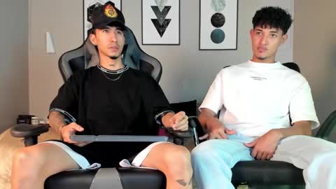 Snapshot of noahdaviss chatting on 01/19/25, 02:25 noahdaviss online show from 01/19/25, 02:25