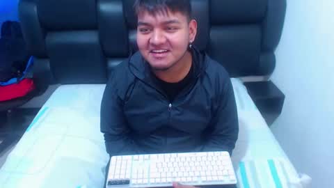Snapshot of noahdeepthroatt chatting on 04/08/26, 12:49 noahdeepthroatt online show from 04/08/26, 12:49