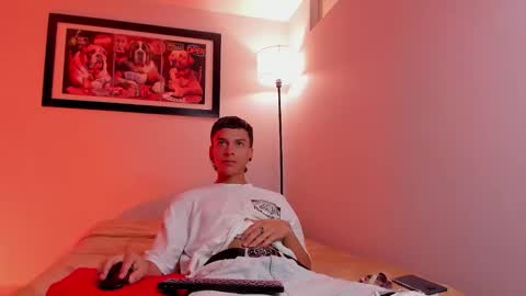 noahh_sky online show from 03/23/26, 04:27