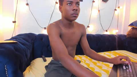 Snapshot of noahjhonson69 chatting on 11/24/25, 11:32 noah online show from 11/24/25, 11:32