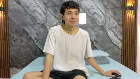 Snapshot of noahwalker__ chatting on 07/08/26, 11:15 online show from 07/08/26, 11:15
