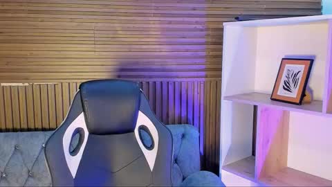 Snapshot of noahwolff_1 chatting on 03/04/26, 05:13 Noah Wolf online show from 03/04/26, 05:13