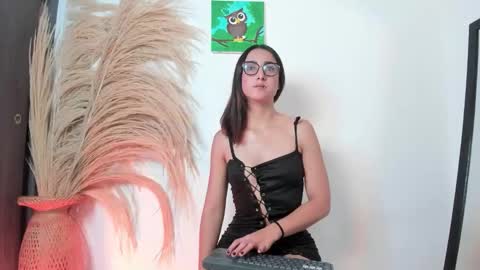 Snapshot of noami_rose chatting on 02/11/26, 11:43 Noami Rose online show from 02/11/26, 11:43