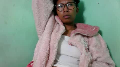 noella711128 online show from 10/08/25, 07:55