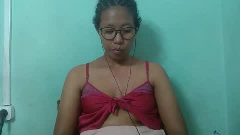 noella711128 online show from 12/17/25, 08:42