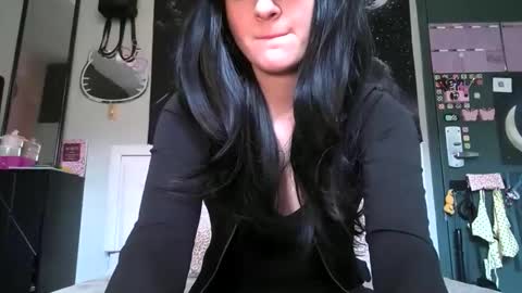 Noelle online show from 05/05/26, 05:10