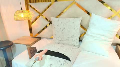 NOELLE online show from 01/17/26, 07:50