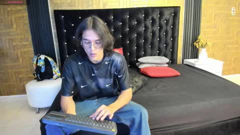 Snapshot of noha_castellano chatting on 03/01/26, 03:19 online show from 03/01/26, 03:19