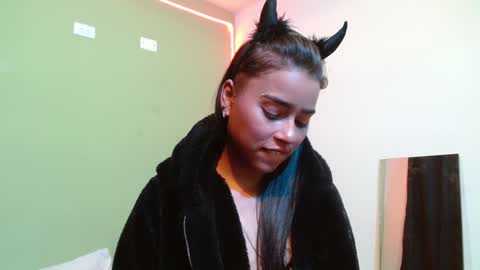 Noha Thomson online show from 12/15/24, 01:46