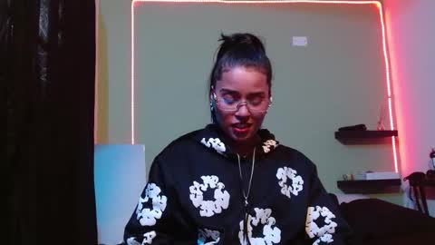 Noha Thomson online show from 09/20/25, 08:21