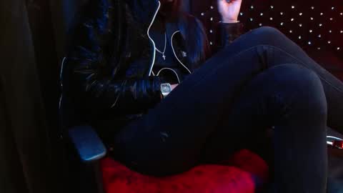 Noha Thomson online show from 11/16/25, 01:55