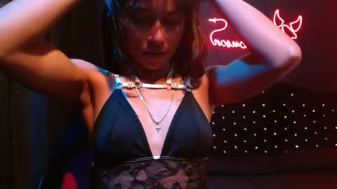 Noha Thomson online show from 04/17/26, 08:45