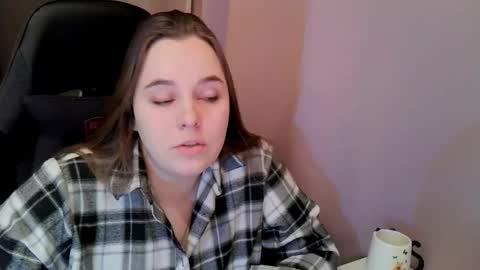 noir_ember_ online show from 11/28/25, 12:41