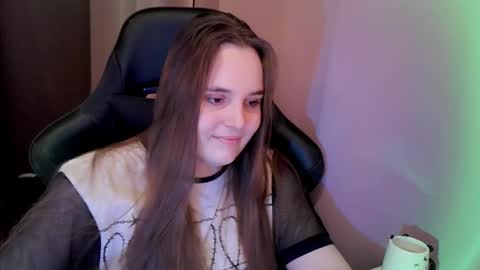 noir_ember_ online show from 12/04/25, 02:48