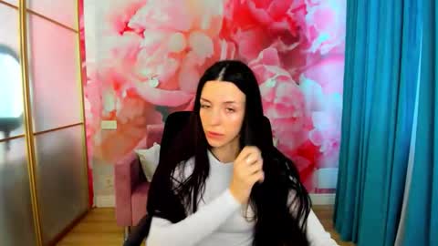 Snapshot of noirdiva chatting on 04/27/26, 06:00 NoirDiva online show from 04/27/26, 06:00