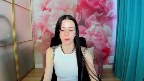 Snapshot of noirdiva chatting on 05/19/26, 05:58 NoirDiva online show from 05/19/26, 05:58