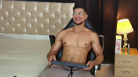 Im Nolan  online show from 02/13/26, 07:43