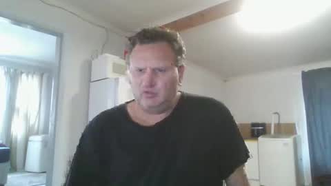 Snapshot of nollie244 chatting on 10/18/25, 07:20 Nollie online show from 10/18/25, 07:20