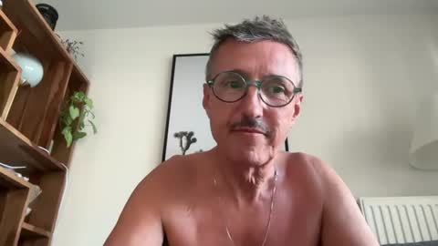 Snapshot of nolo34 chatting on 06/11/26, 05:33 nolo34 online show from 06/11/26, 05:33