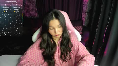 nomi online show from 03/17/26, 08:01