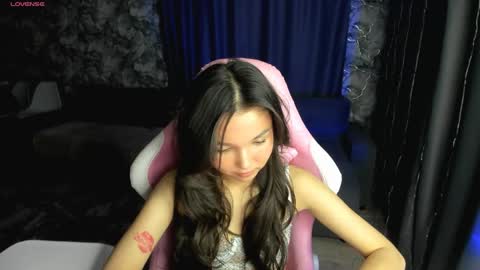 nomi online show from 04/15/26, 07:21