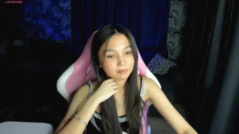 nomi online show from 04/19/26, 07:49