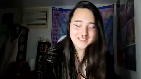 nonbinarybeauty20 online show from 01/04/25, 10:49