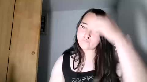 nonbinarybeauty20 online show from 10/14/25, 02:01