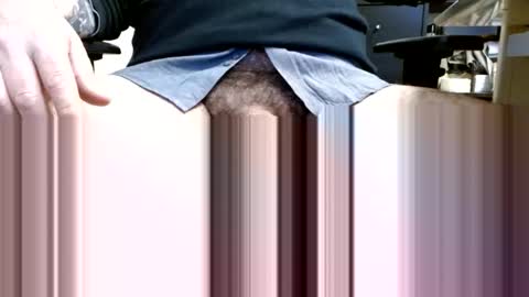 Snapshot of nopantbsx chatting on 02/14/25, 10:49 The Best Ever online show from 02/14/25, 10:49