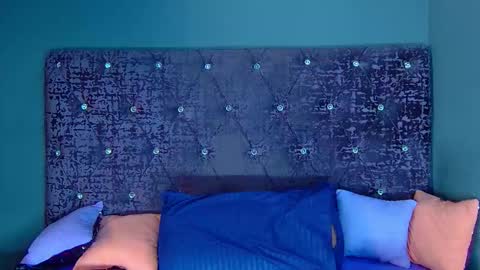 Nora online show from 02/04/26, 01:17