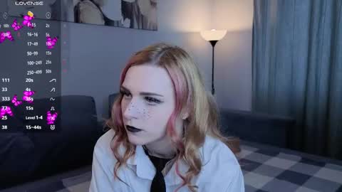 Elina online show from 10/31/25, 09:54