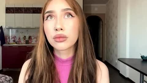 Snapshot of norahchee chatting on 11/19/25, 06:46 Lina online show from 11/19/25, 06:46