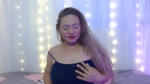 Snapshot of norapaker chatting on 09/23/25, 08:23 norapaker online show from 09/23/25, 08:23