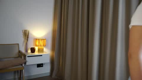 Snapshot of normahallsted chatting on 11/25/25, 06:41 Lina online show from 11/25/25, 06:41