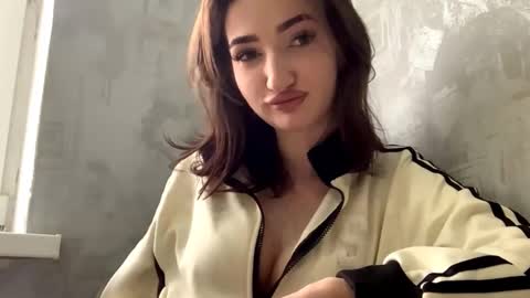 Rina online show from 12/04/25, 12:14