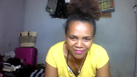 nosminah01 online show from 09/18/25, 08:00