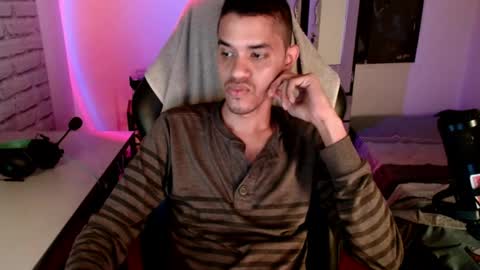 Snapshot of not4work chatting on 04/07/26, 01:39 not4work online show from 04/07/26, 01:39